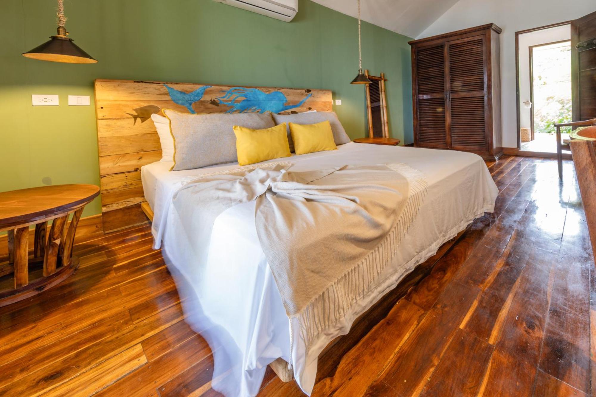 Yemaya Reefs, A Small Luxury Lodge Little Corn Island